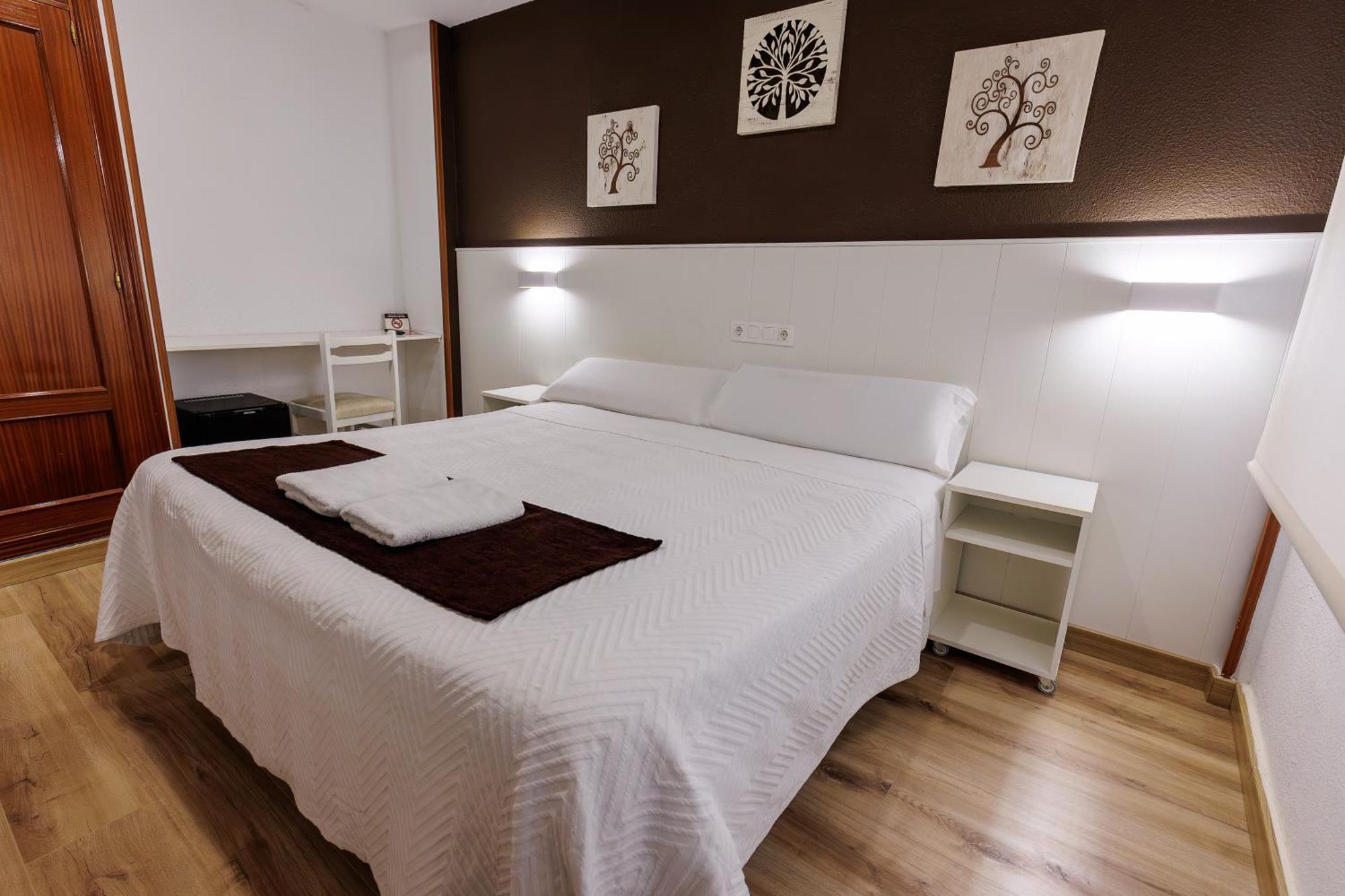 פינטו Hostal Gran Via מראה חיצוני תמונה